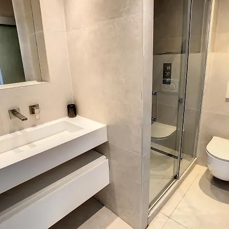 2 Bedroom Grand With Sea View 306 Lejlighed