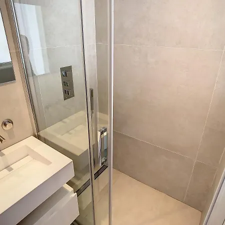 2 Bedroom Grand With Sea View 306 *