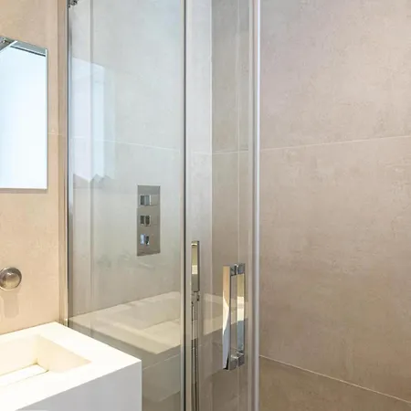 2 Bedroom Grand With Sea View 306 *